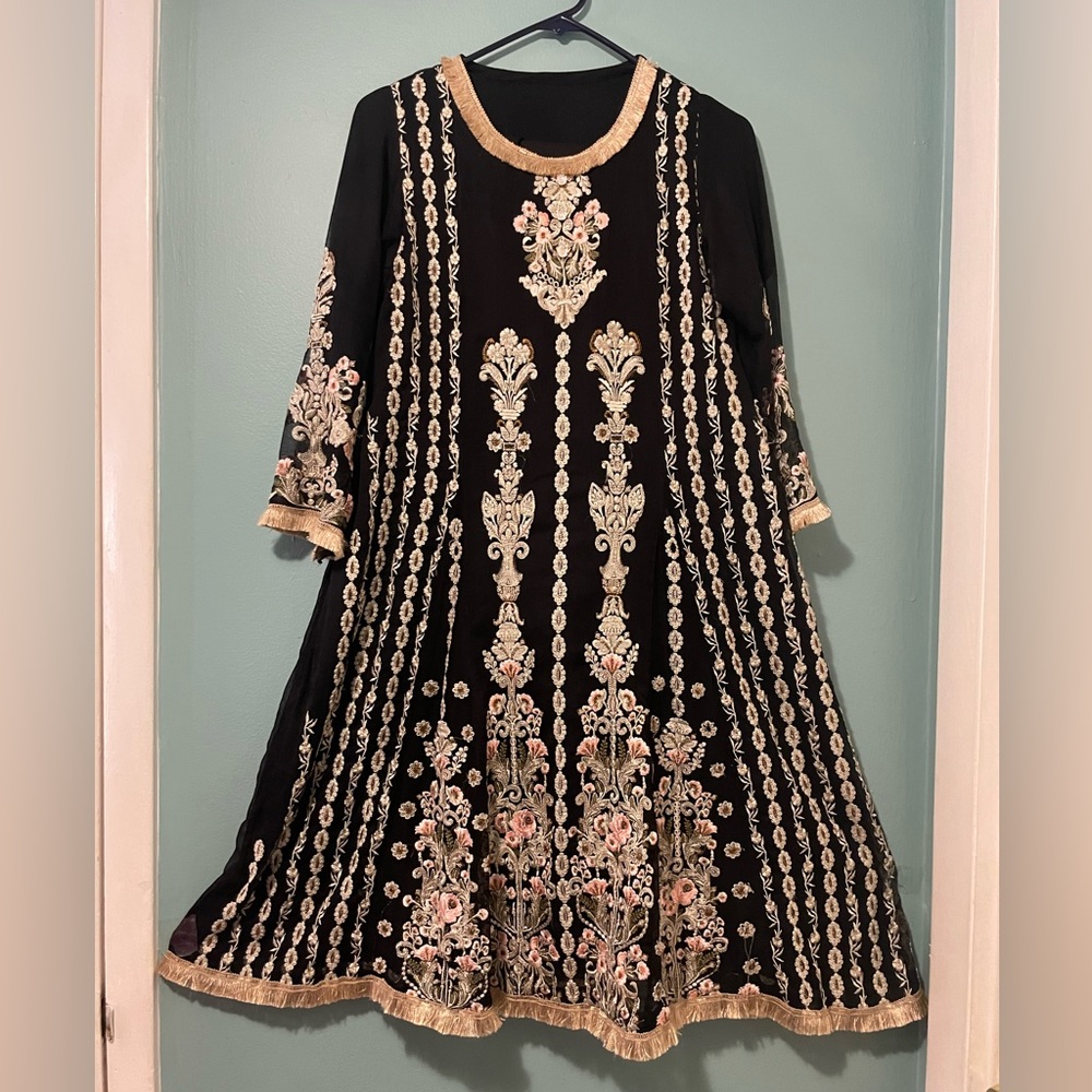 Black Outfit with Embroidery. Pant and dupatta